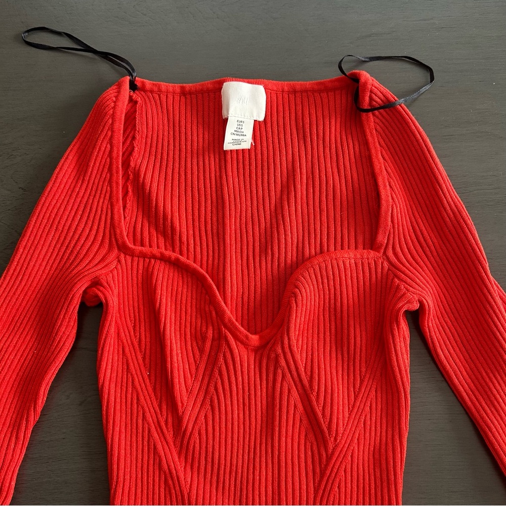 H&M Bold Red Ribbed Top - Picture 2 of 4